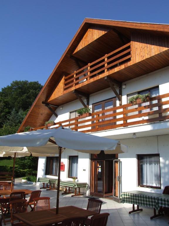 Vadregeny Panzio Bed & Breakfast เอสแตร์กอม ภายนอก รูปภาพ